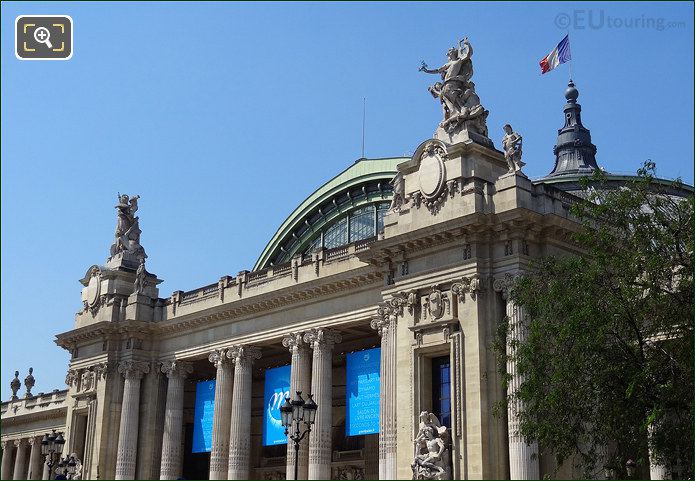 Grand Palais Art and Peace statues