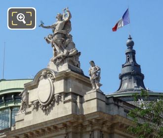 Statues called Peace on the Grand Palais