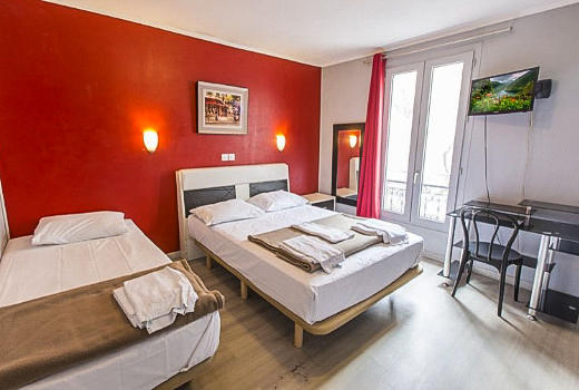 Hipotel Paris Gambetta Republique triple room