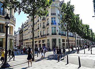 Avenue des Champs Elysees Zara shop