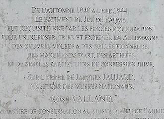Tourist information plaque on Jeu de Paume museum