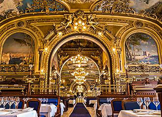 Le Train Bleu gilded walls