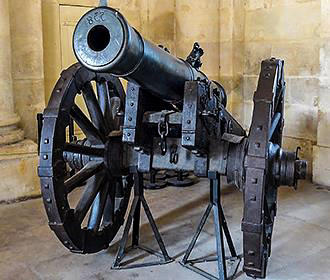 Les Invalides cannon