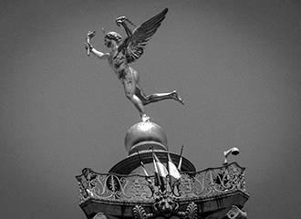 Bastille square golden statue