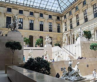 Cour Marly Musee du Louvre 