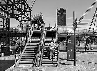 Raised public walkway inside Parc de la Villette