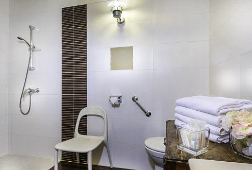 Hotel Jeanne d'Arc en suite bathroom