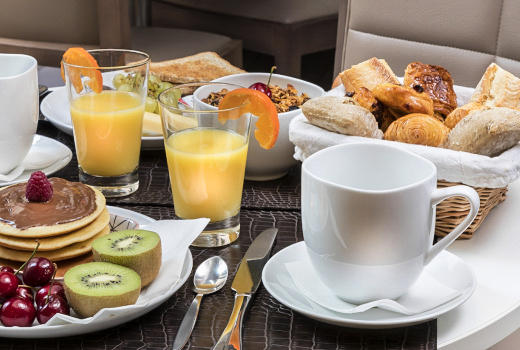 Hotel Longchamp Elysees buffet breakfast