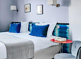 Hotel Acadia twin bedroom