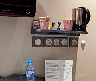 Hotel Alexandrie tea and coffee facilities