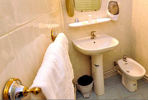 Hotel Altona bathroom suite