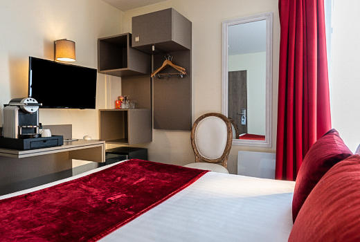 Hotel Aston Paris bedroom furniture