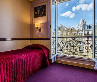 Hotel Avenir Montmartre room with views