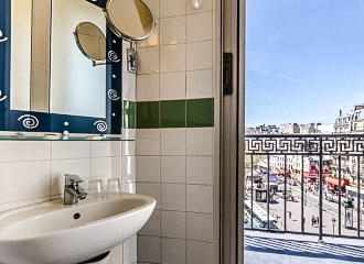 Hotel Avenir Montmartre en suite bathroom