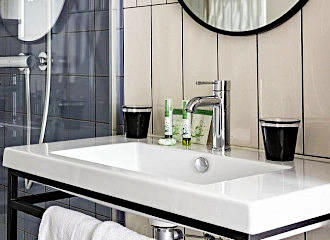 Hotel Bastille Speria en suite bathroom