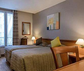 Hotel Beaugency twin room
