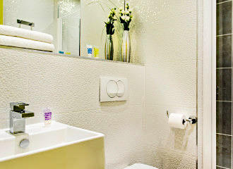 Hotel Bel Oranger Paris en suite bathroom