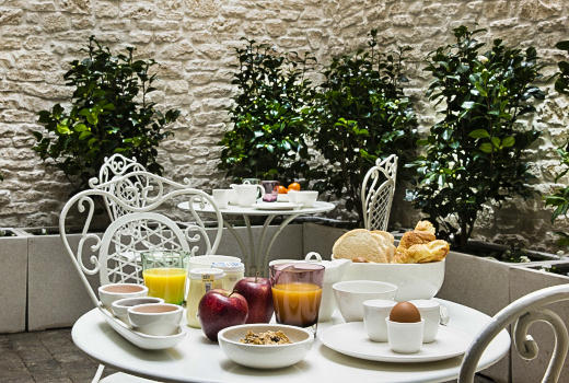 Hotel Celeste breakfast service