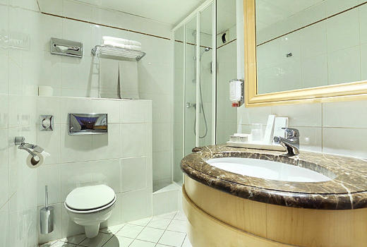 Hotel Central Saint Germain en suite bathroom