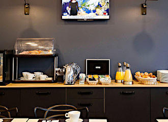 Hotel Coypel breakfast bar