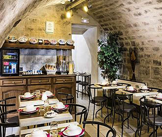 Hotel Cujas Pantheon breakfast room
