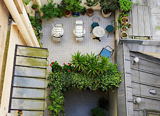 Hotel Darcet patio garden courtyard