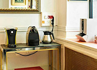 Hotel Darcet tea and coffee facilities
