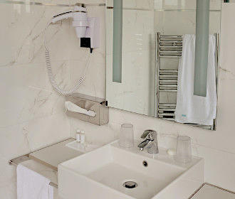 Hotel de L'Empereur bathroom facilities