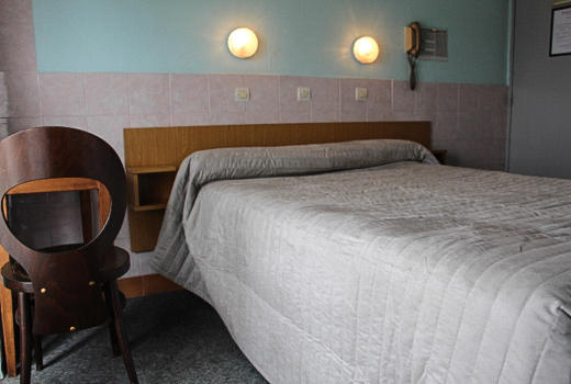 Hotel de la Comete double bedroom