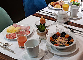 Hotel de la Paix Tour Eiffel continental breakfast