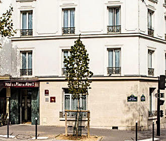Hotel de la Place des Alpes facade