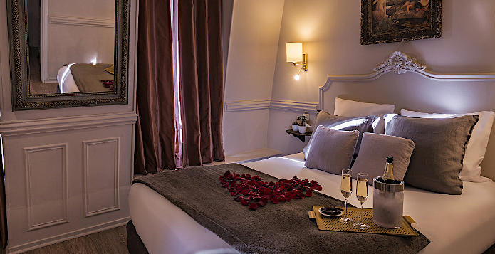 Hotel de la Porte Doree romantic weekend