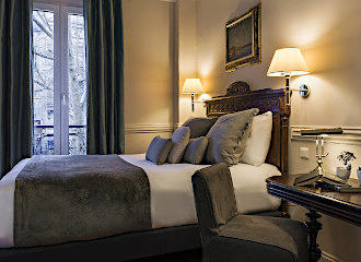 Hotel de la Porte Doree double room