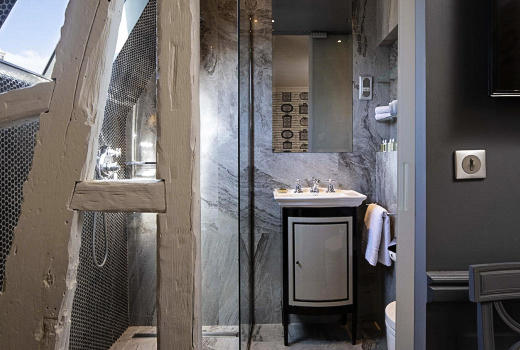Hotel de Londres Eiffel bathroom suite