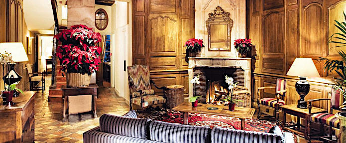 Hotel de Lutece lounge and fire place