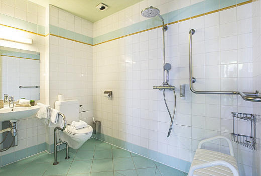 Hotel de Paris Montparnasse disabled bathroom