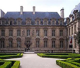 Hotel de Sully and garden