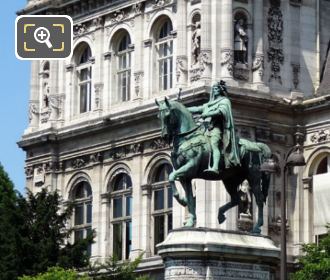 Etienne Marcel statue at Hotel de Ville