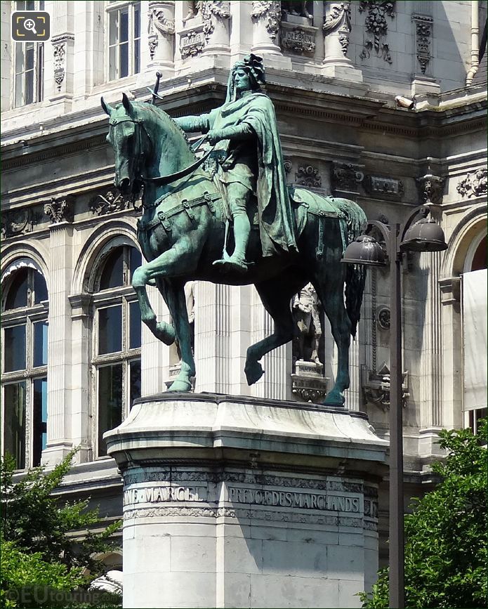 Etienne Marcel statue at Hotel de Ville