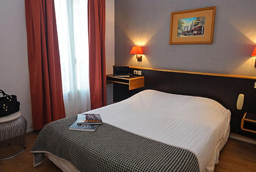 Hotel Denfert-Montparnasse bedroom