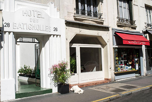 Hotel des Batignolles facade