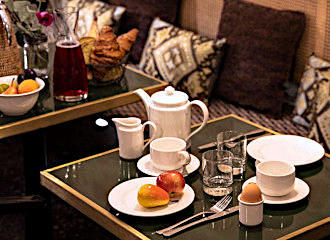 Hotel des Deux-Iles breakfast tables