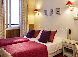 Hotel du Cygne twin bedroom