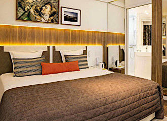 Hotel Eiffel Turenne double bedroom