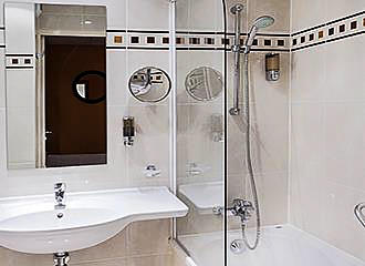 Hotel Elysee Etoile bathroom