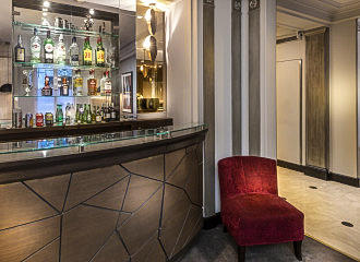Hotel Elysees Union bar area
