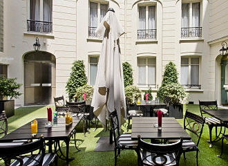 Hotel Elysees Union courtyard