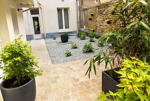 Hotel Excelsior-Batignolles courtyard