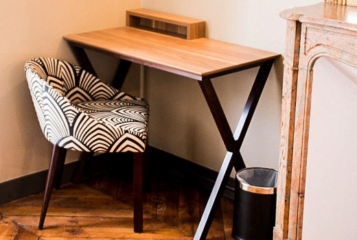 Hotel Excelsior-Batignolles bedroom desk