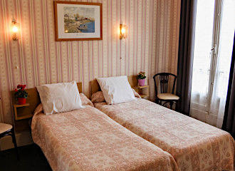 Hotel Gay Lussac twin room